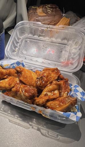 Locas Wings and Pizza